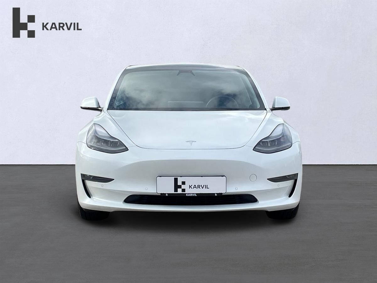 Hvid Tesla Model 3 fra 2021