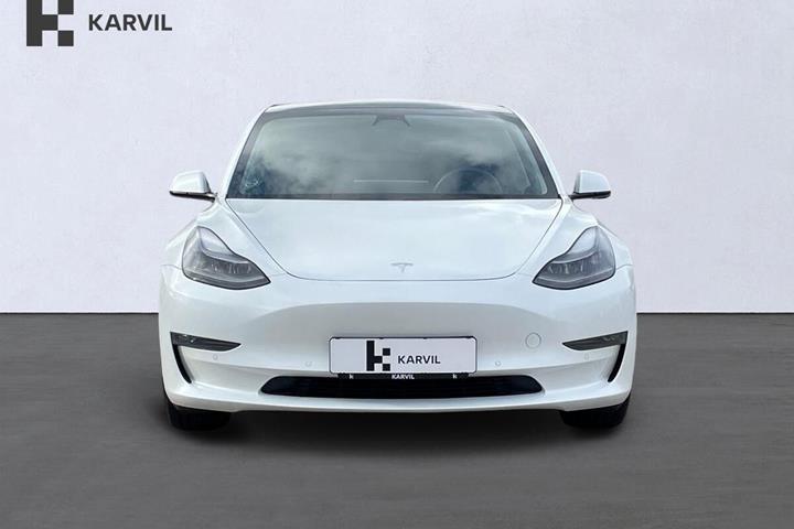 Hvid Tesla Model 3 fra 2021