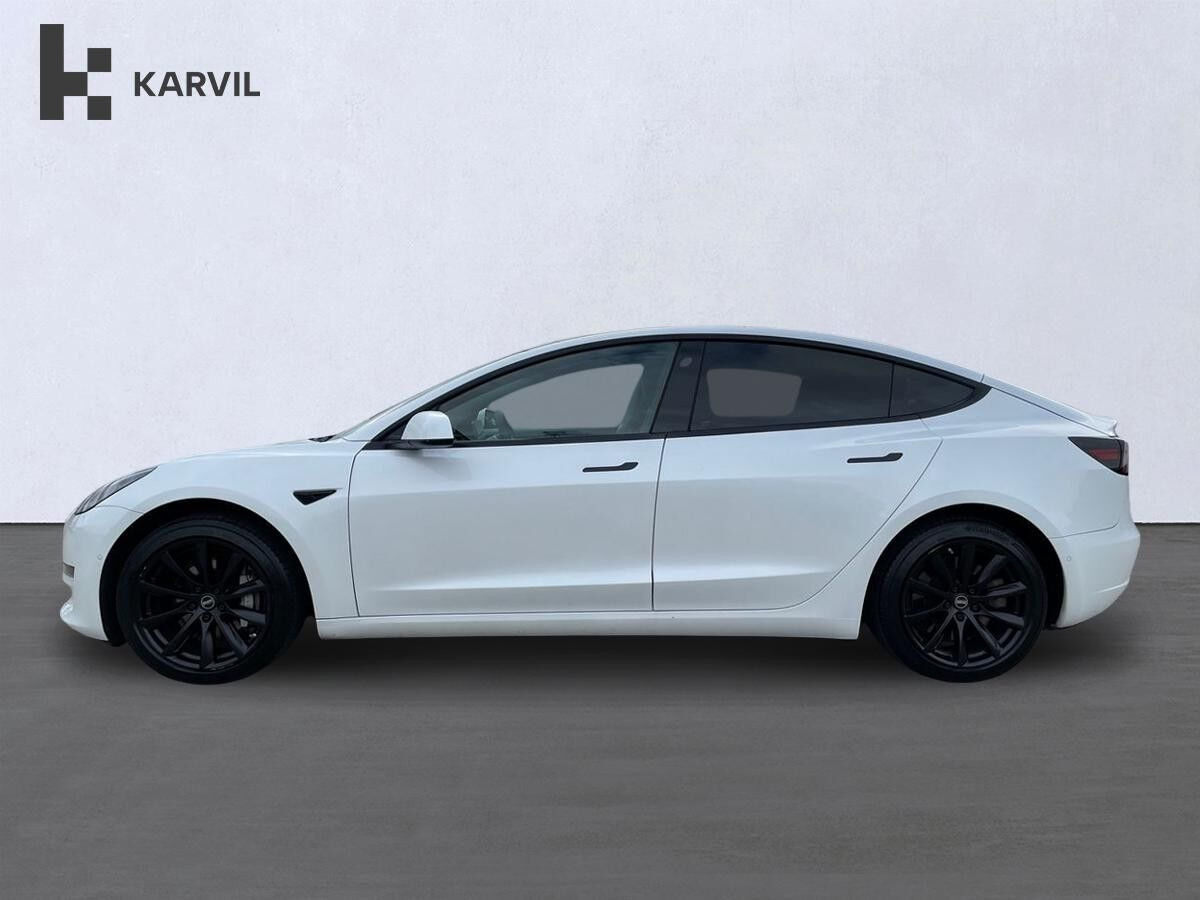 Hvid Tesla Model 3 fra 2021