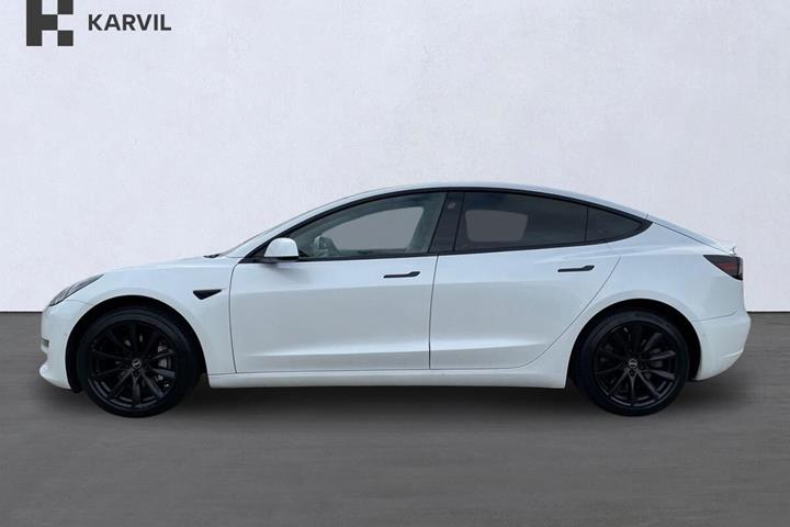 Hvid Tesla Model 3 fra 2021