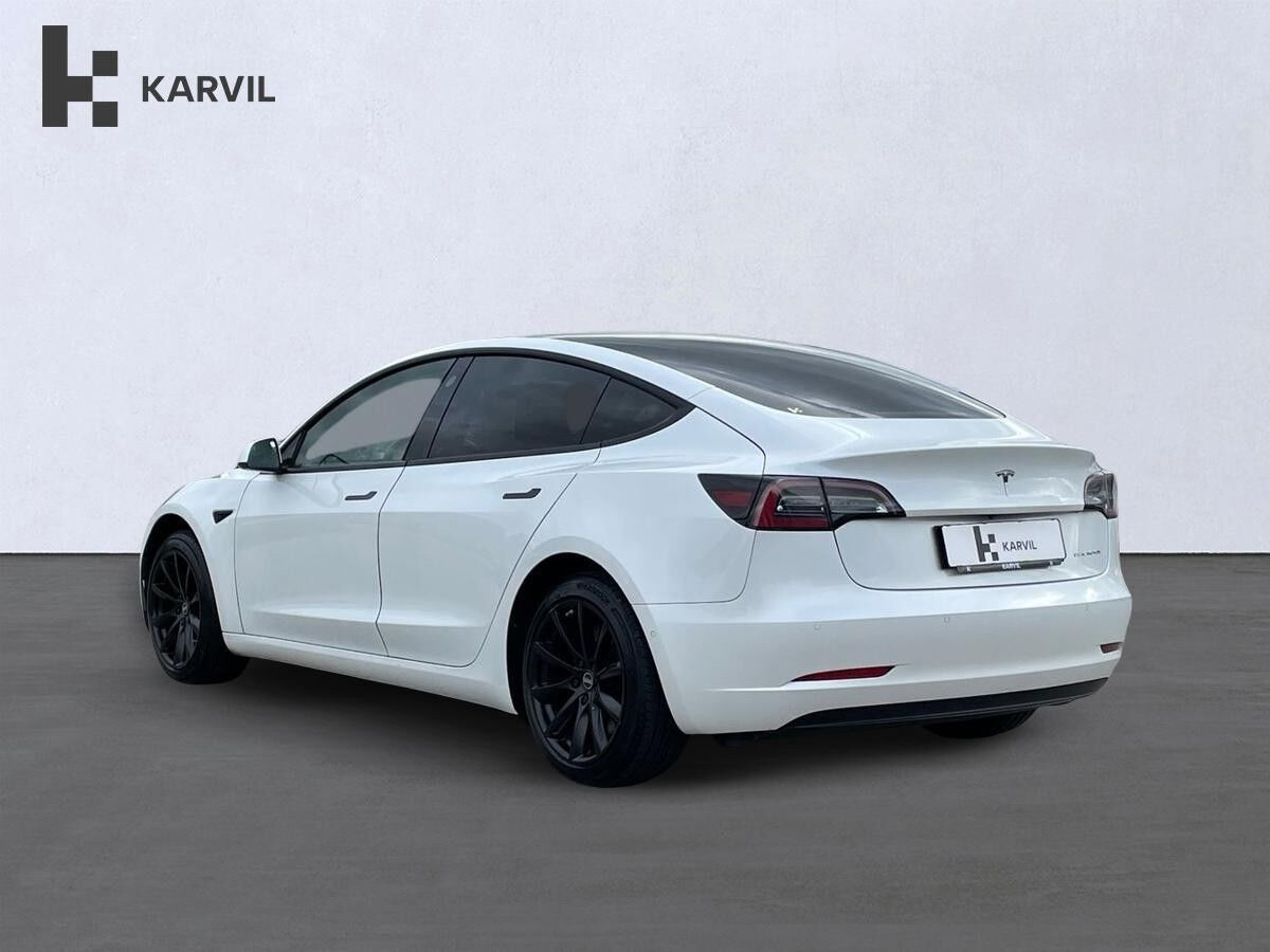 Hvid Tesla Model 3 fra 2021