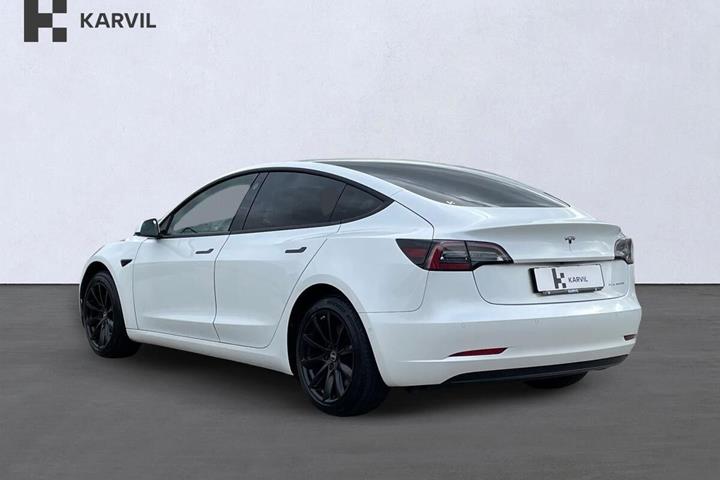 Hvid Tesla Model 3 fra 2021
