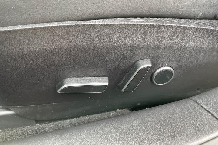 Hvid Tesla Model 3 fra 2021