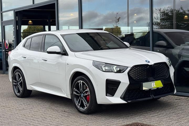 Hvid BMW iX2 fra 2025