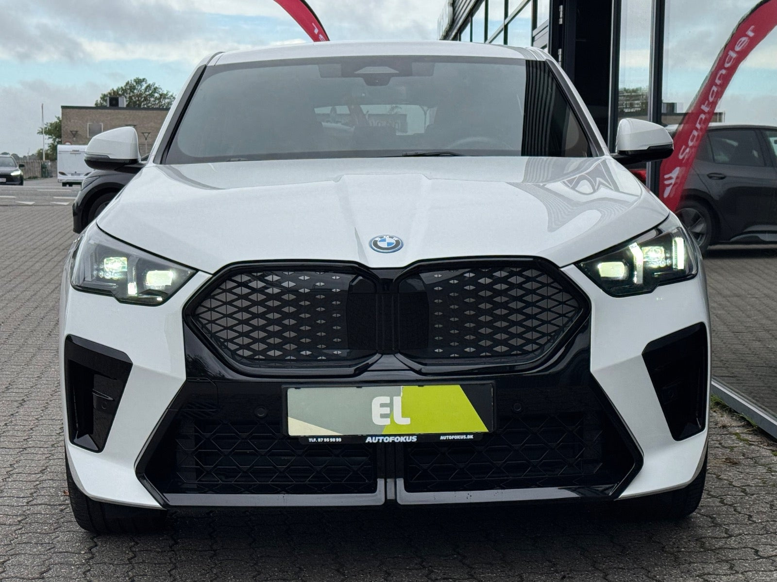 Hvid BMW iX2 fra 2025