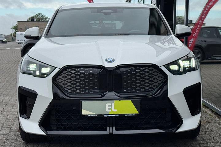 Hvid BMW iX2 fra 2025