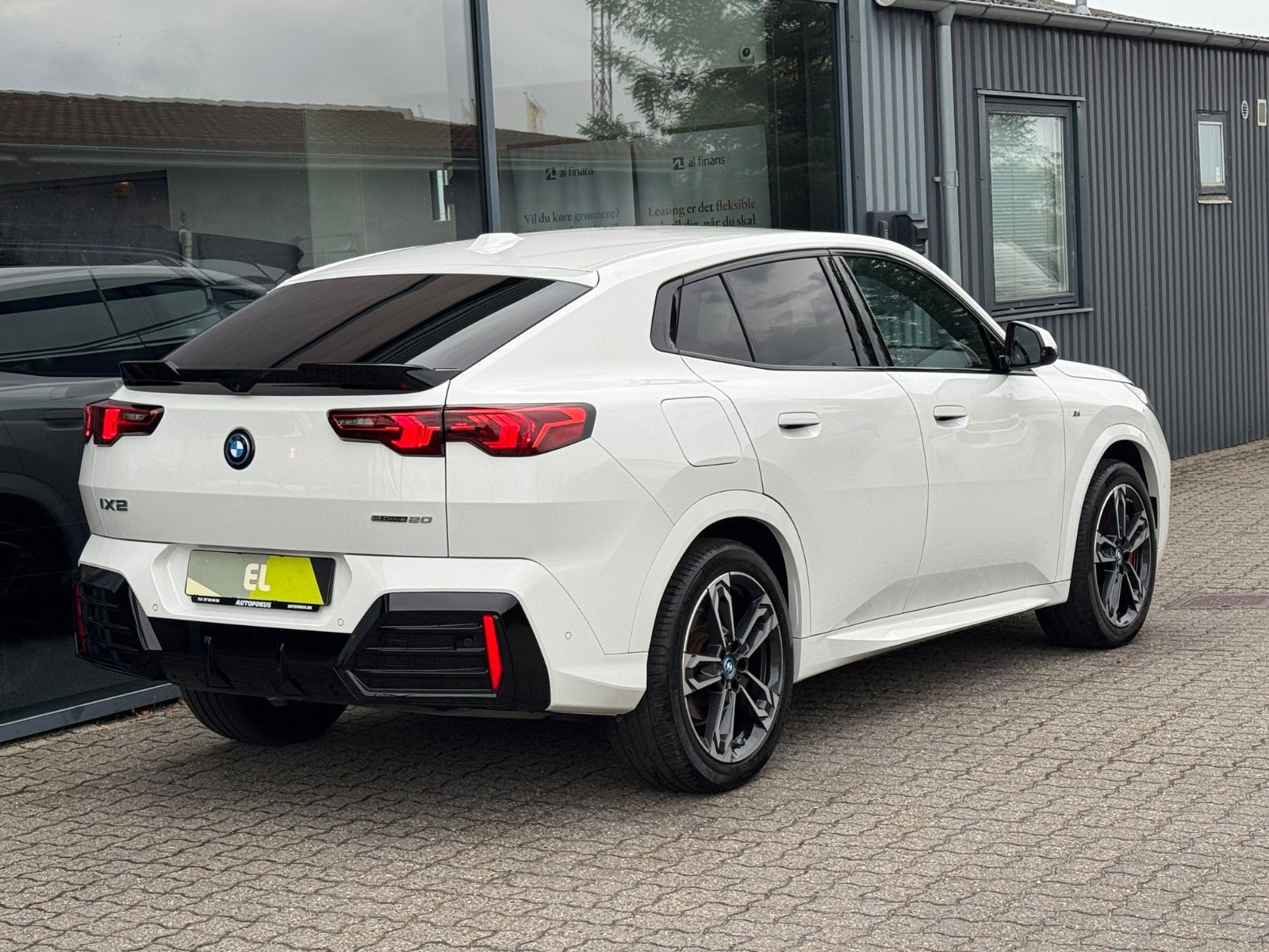 Hvid BMW iX2 fra 2025