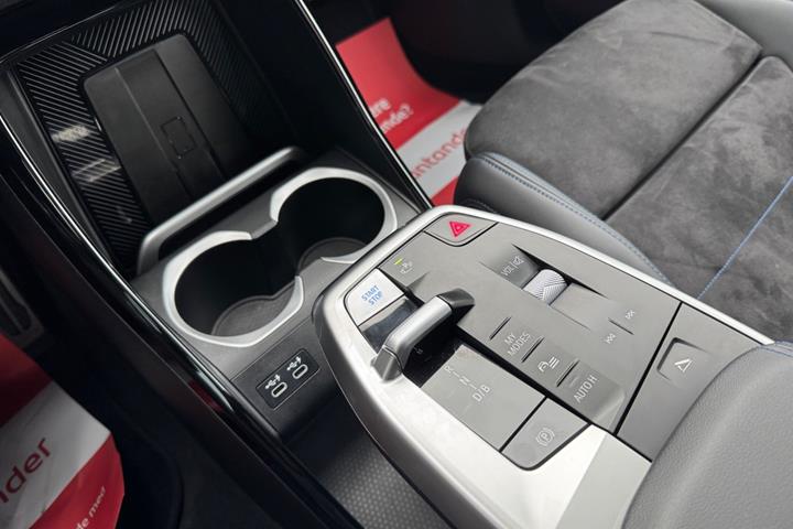 Hvid BMW iX2 fra 2025