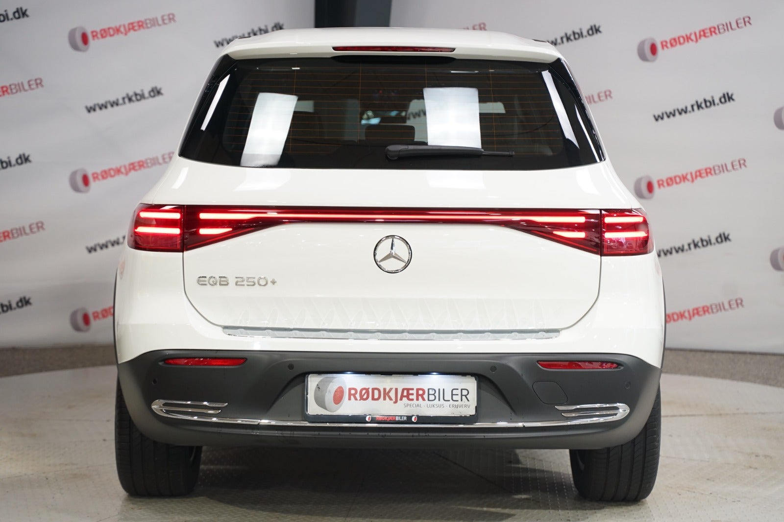 Hvid Mercedes EQB250+ fra 2025