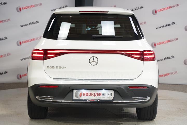 Hvid Mercedes EQB250+ fra 2025