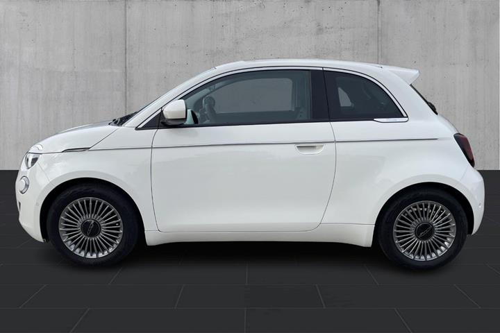 Hvid Fiat 500e fra 2024