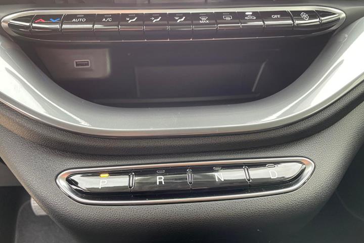 Hvid Fiat 500e fra 2024