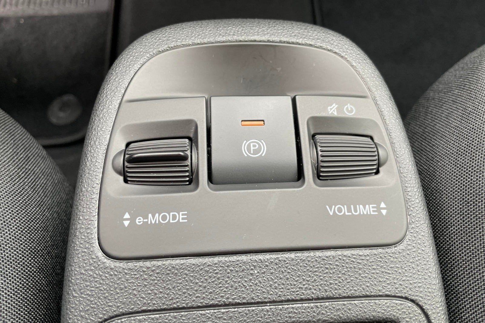 Hvid Fiat 500e fra 2024