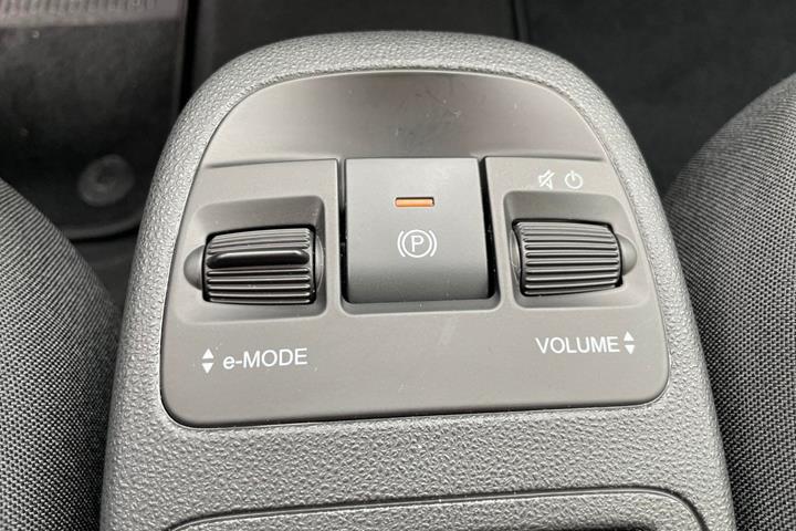 Hvid Fiat 500e fra 2024