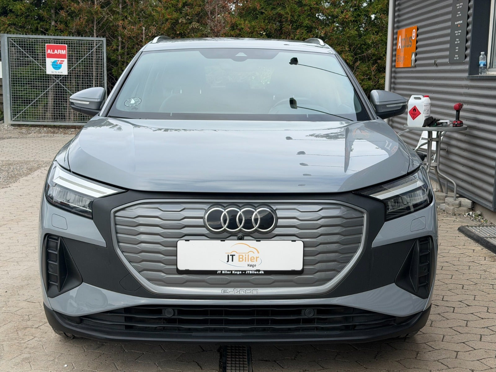 Grå Audi Q4 e-tron fra 2022