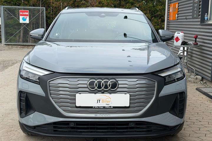 Grå Audi Q4 e-tron fra 2022