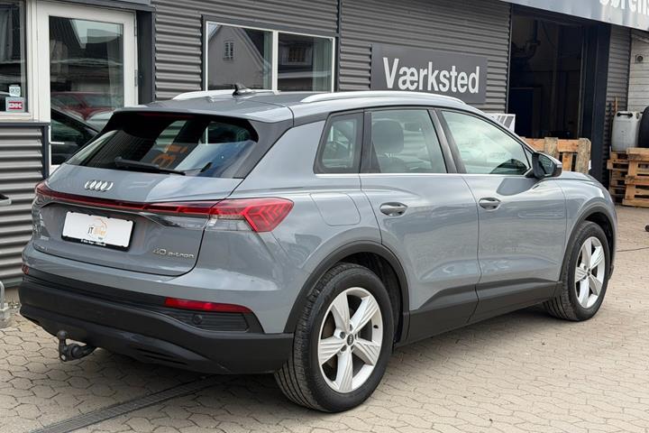 Grå Audi Q4 e-tron fra 2022