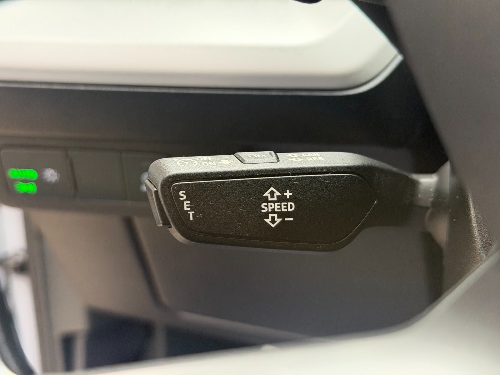 Grå Audi Q4 e-tron fra 2022