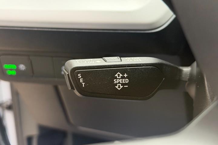 Grå Audi Q4 e-tron fra 2022