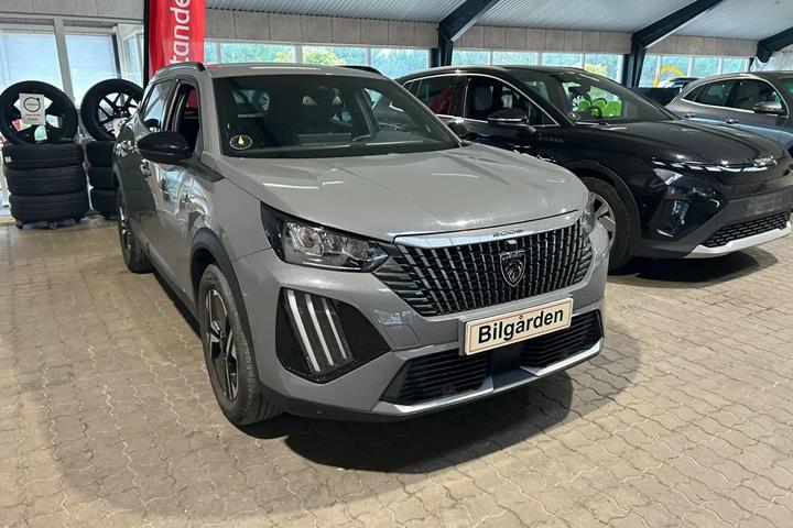 Grå Peugeot 2008 fra 2024