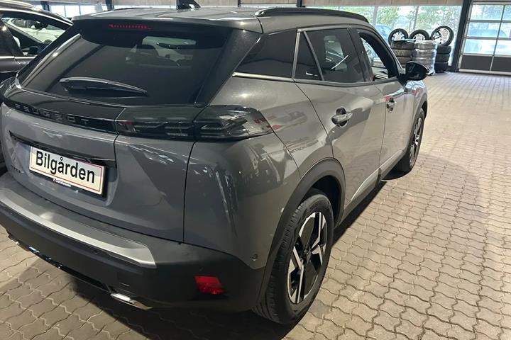 Grå Peugeot 2008 fra 2024