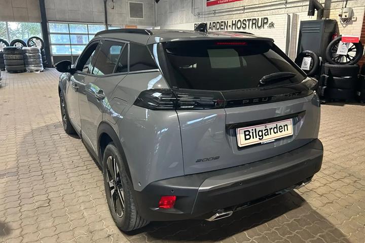 Grå Peugeot 2008 fra 2024