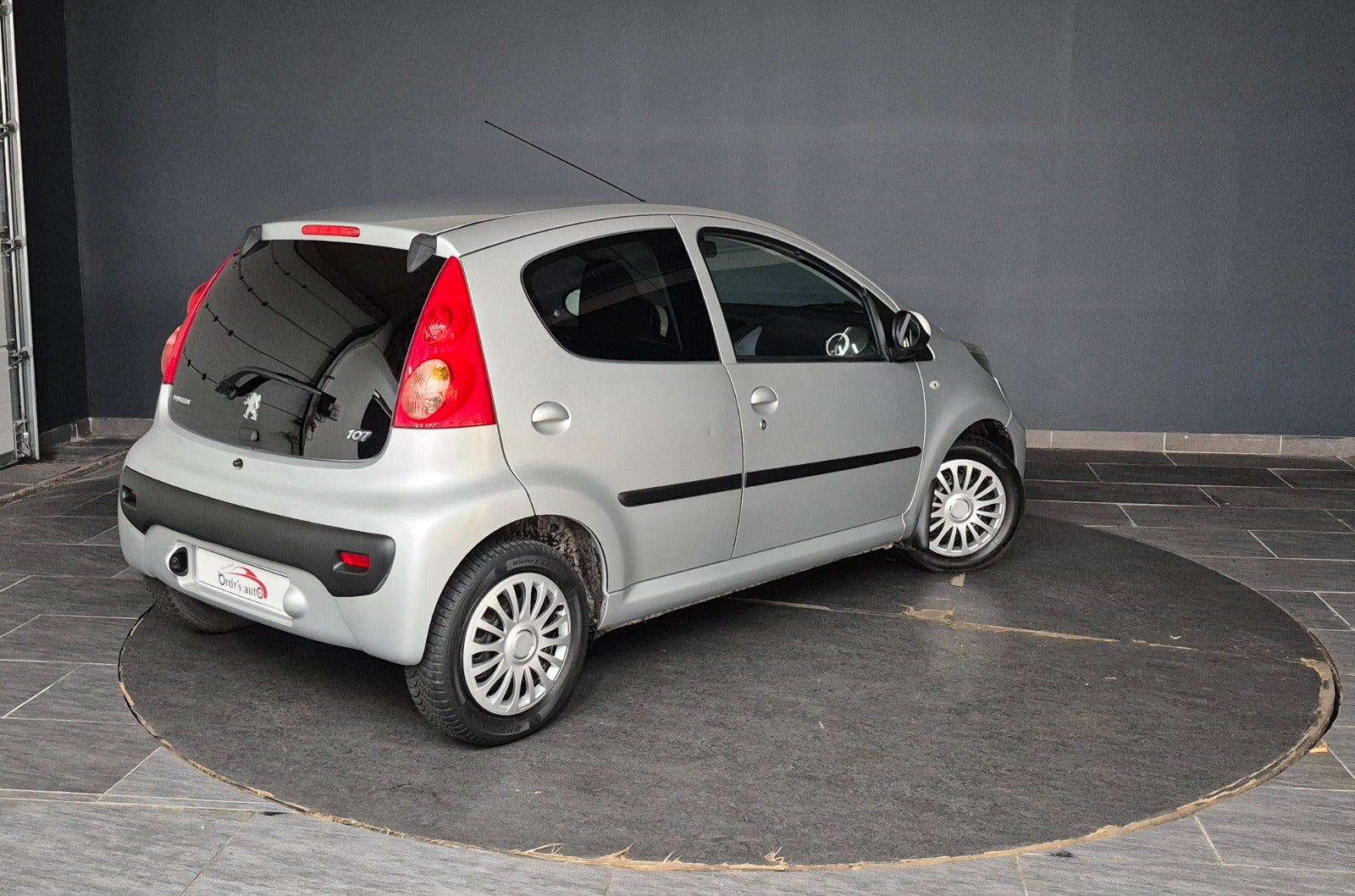 Sølv Peugeot 107 fra 2011