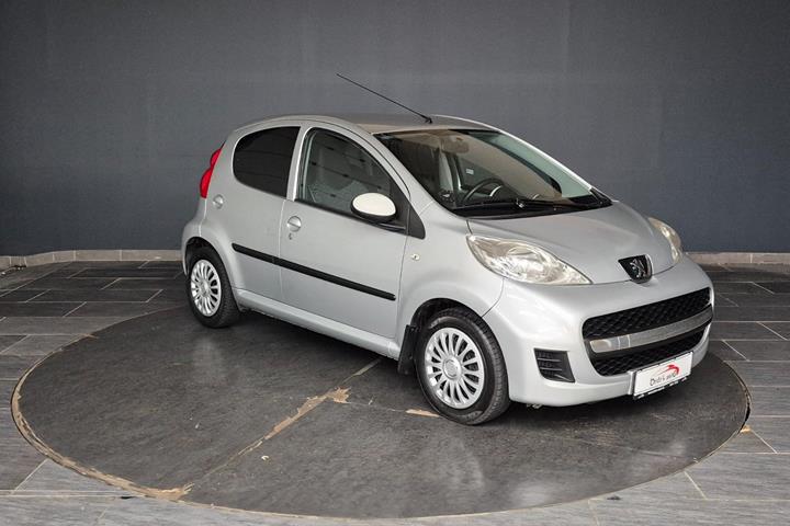Sølv Peugeot 107 fra 2011