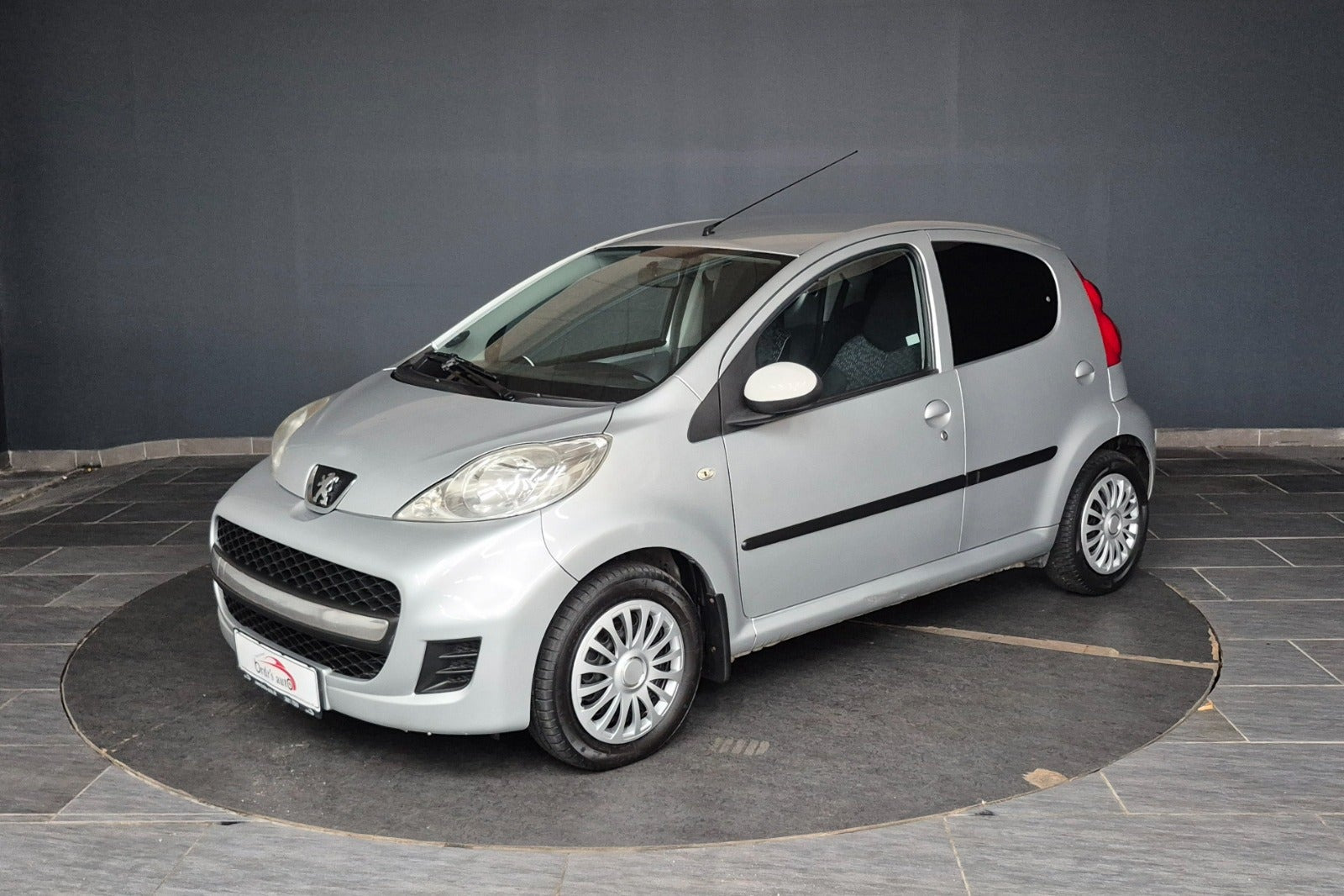 Sølv Peugeot 107 fra 2011