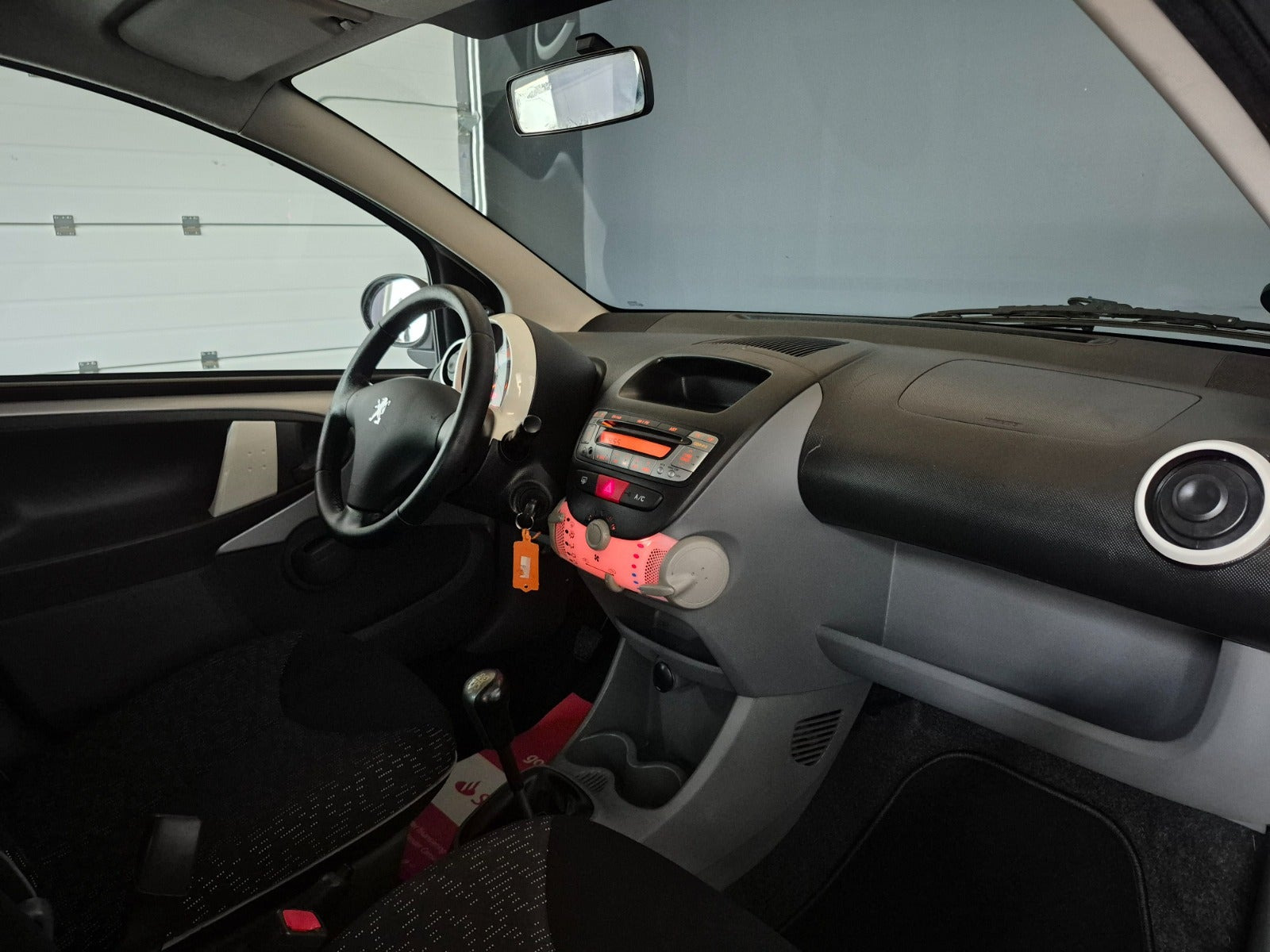 Sølv Peugeot 107 fra 2011