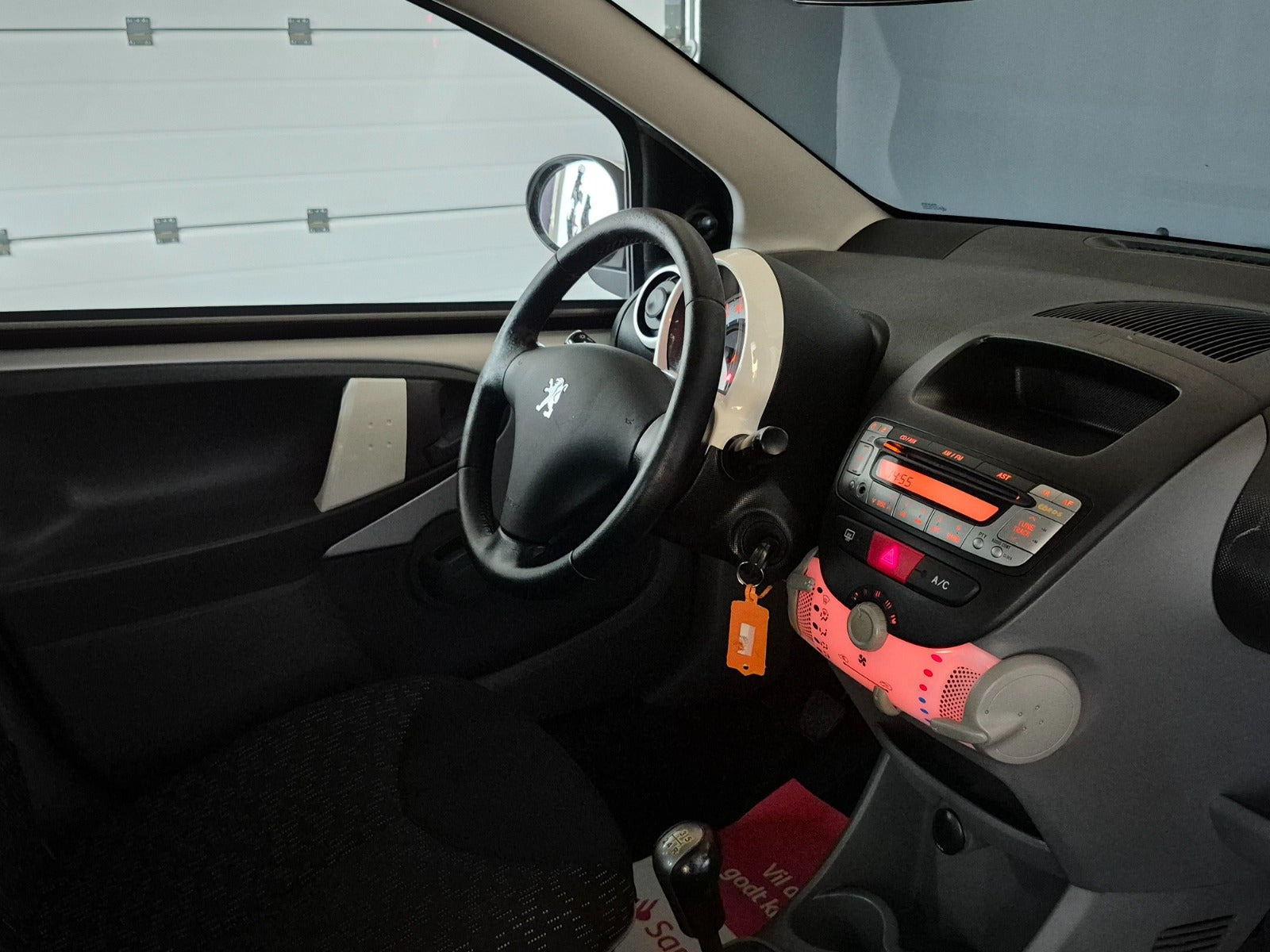 Sølv Peugeot 107 fra 2011
