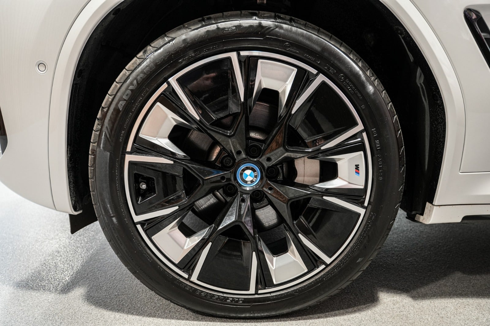 Hvid BMW iX3 fra 2023