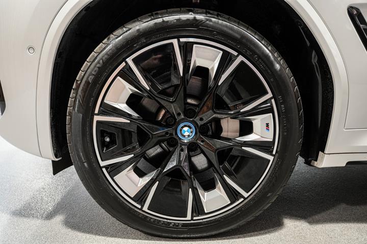 Hvid BMW iX3 fra 2023