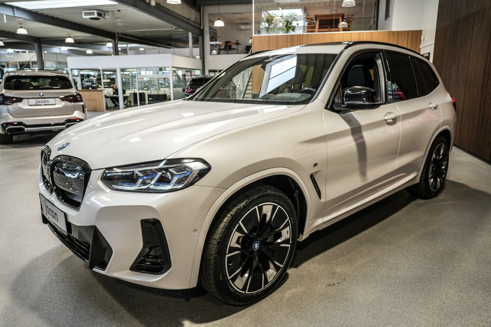 Hvid BMW iX3 fra 2023