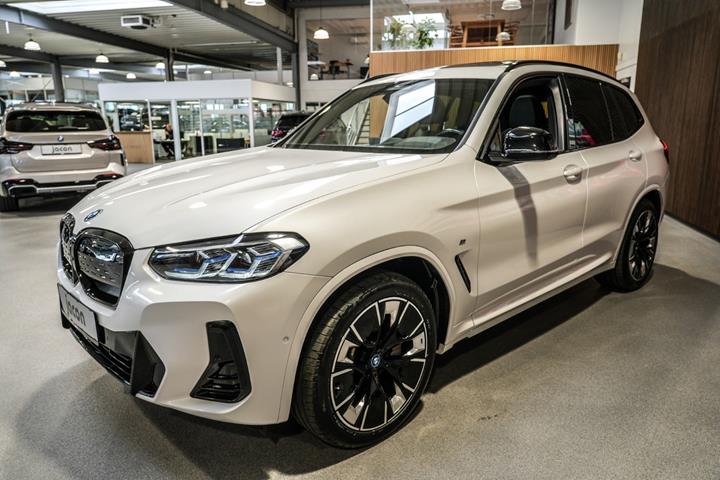 Hvid BMW iX3 fra 2023