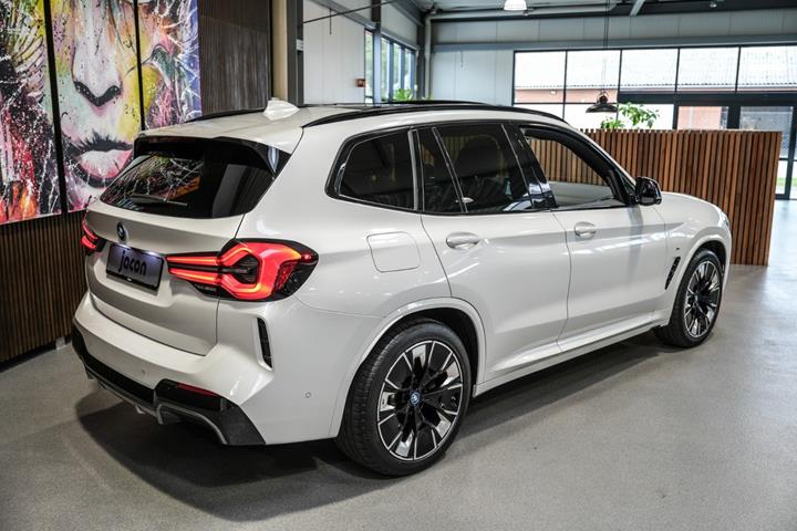 Hvid BMW iX3 fra 2023