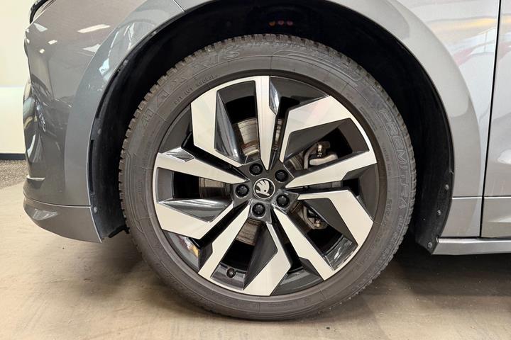 Grå Skoda Enyaq fra 2025