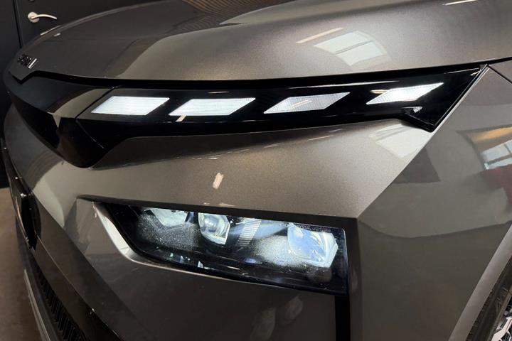 Grå Skoda Enyaq fra 2025