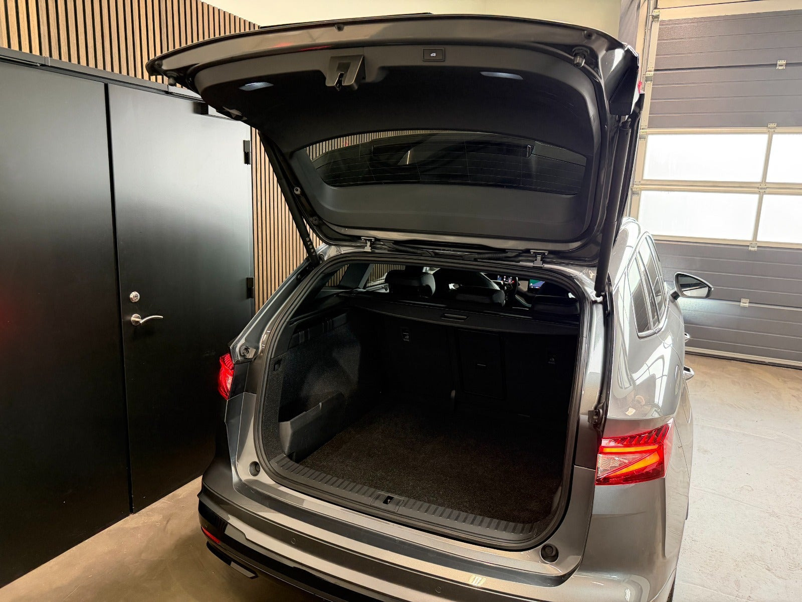 Grå Skoda Enyaq fra 2025