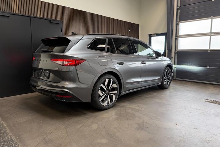 Grå Skoda Enyaq fra 2025