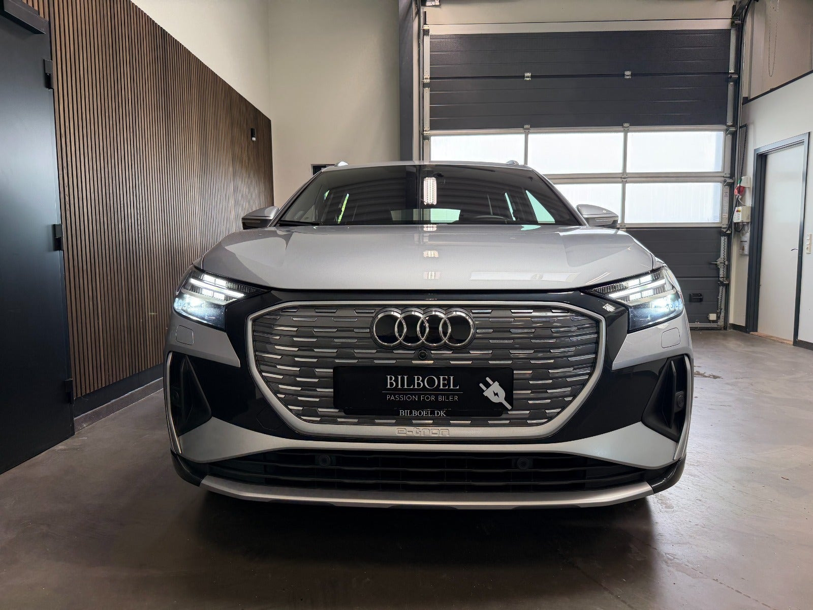 Sølv Audi Q4 e-tron fra 2025