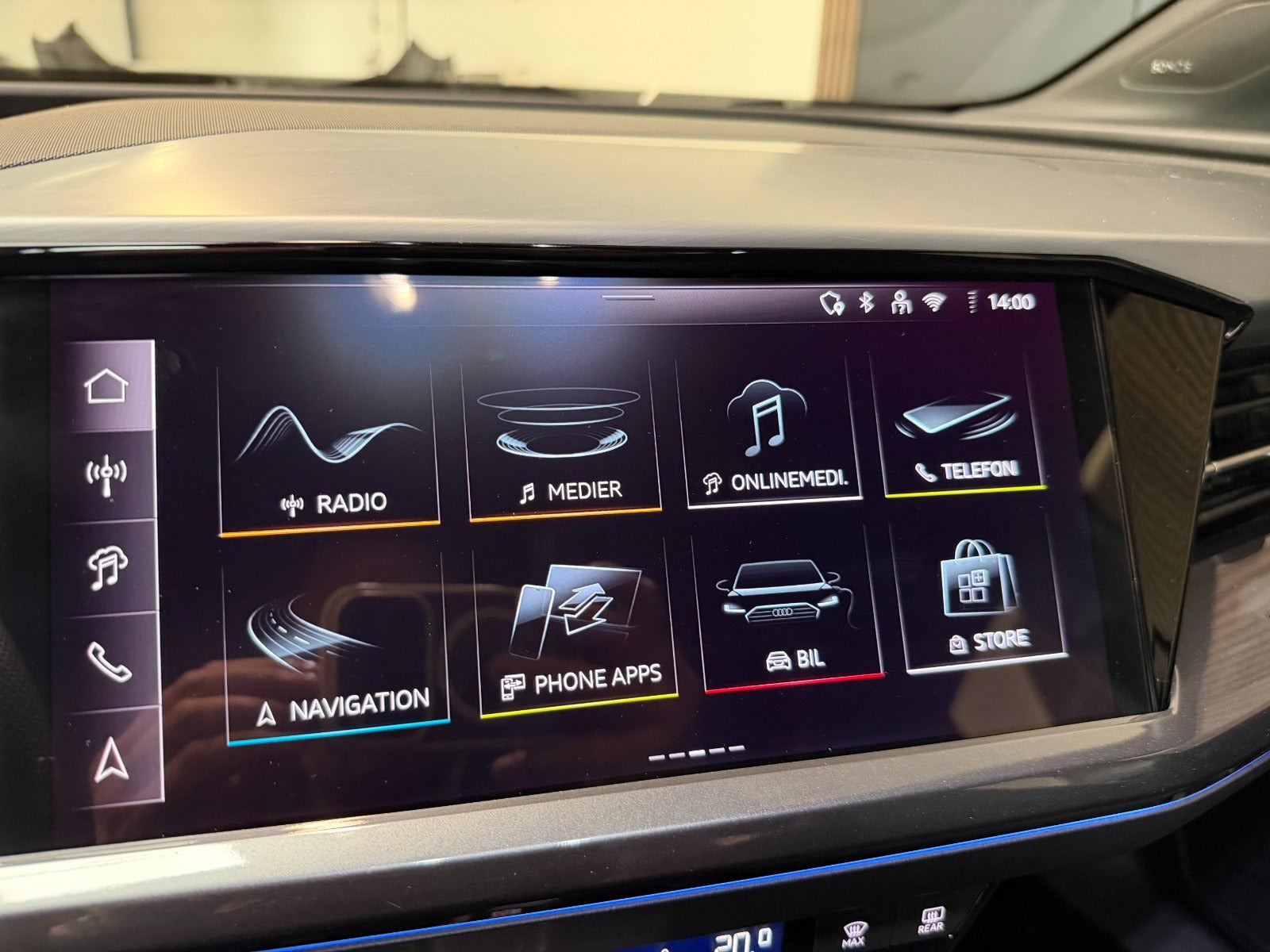 Sølv Audi Q4 e-tron fra 2025