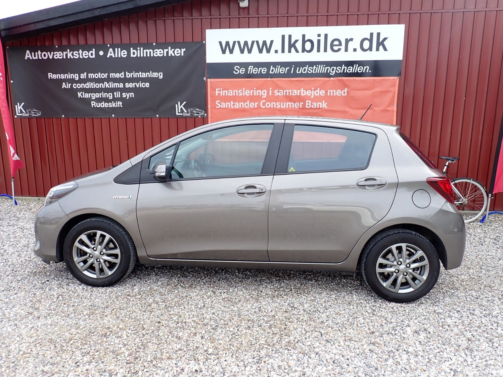 Grå Toyota Yaris fra 2015