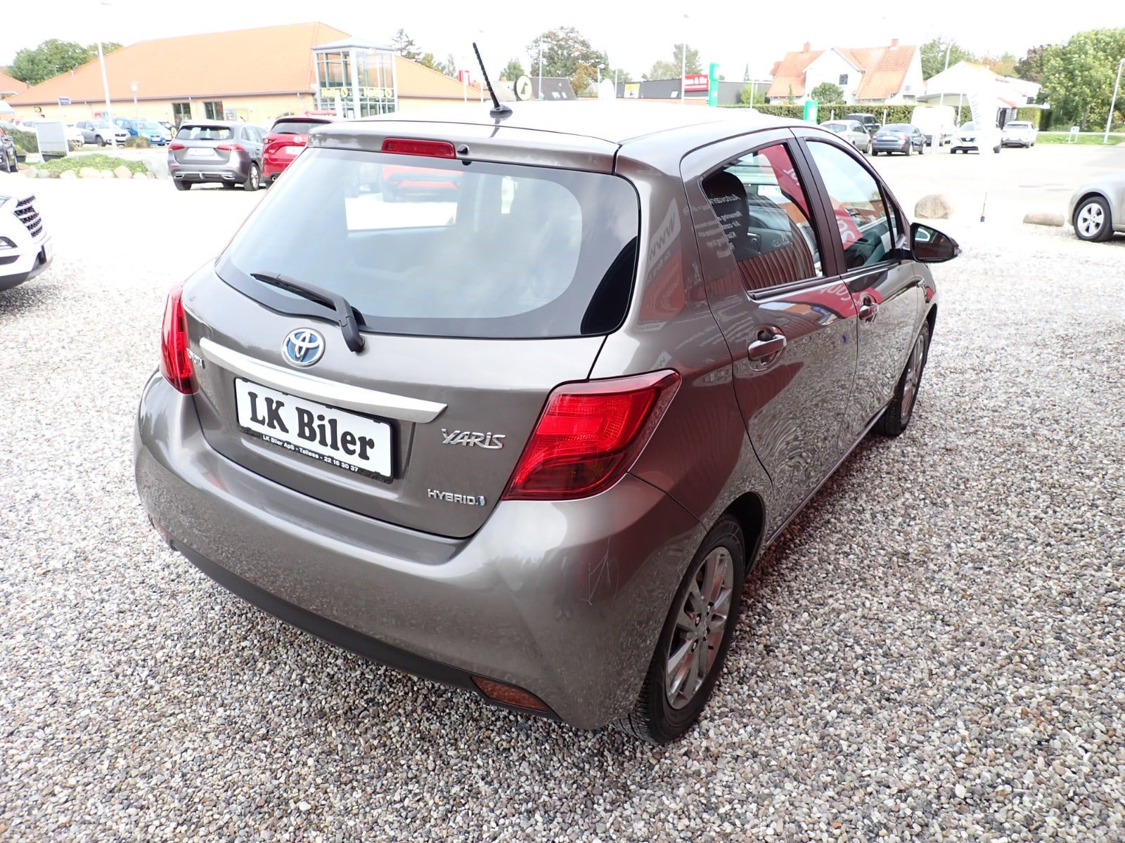 Grå Toyota Yaris fra 2015