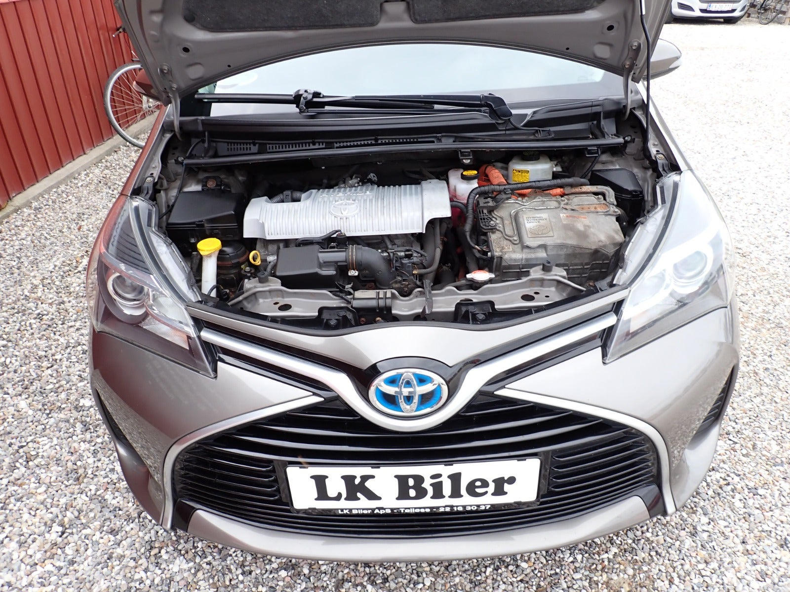 Grå Toyota Yaris fra 2015