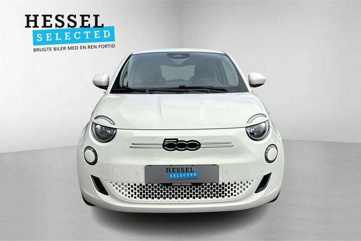 Hvid Fiat 500e fra 2024