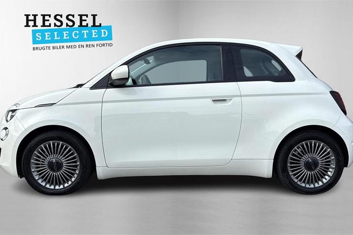 Hvid Fiat 500e fra 2024