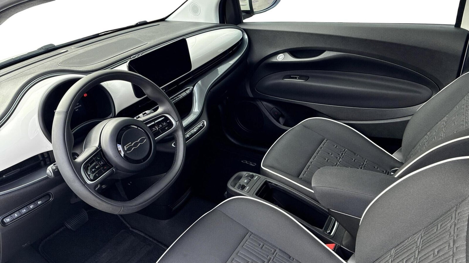 Hvid Fiat 500e fra 2024