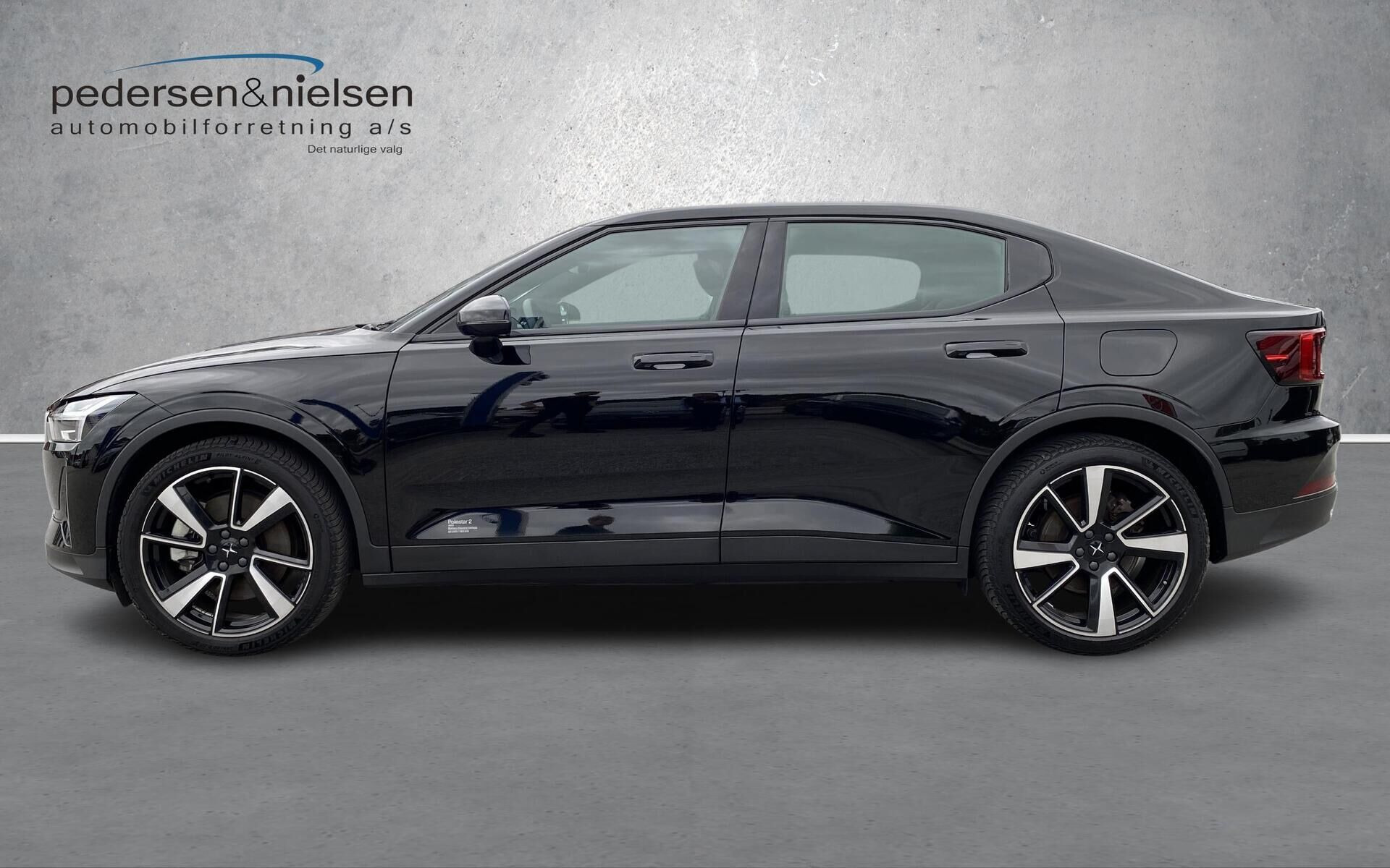Sort Polestar 2 fra 2023