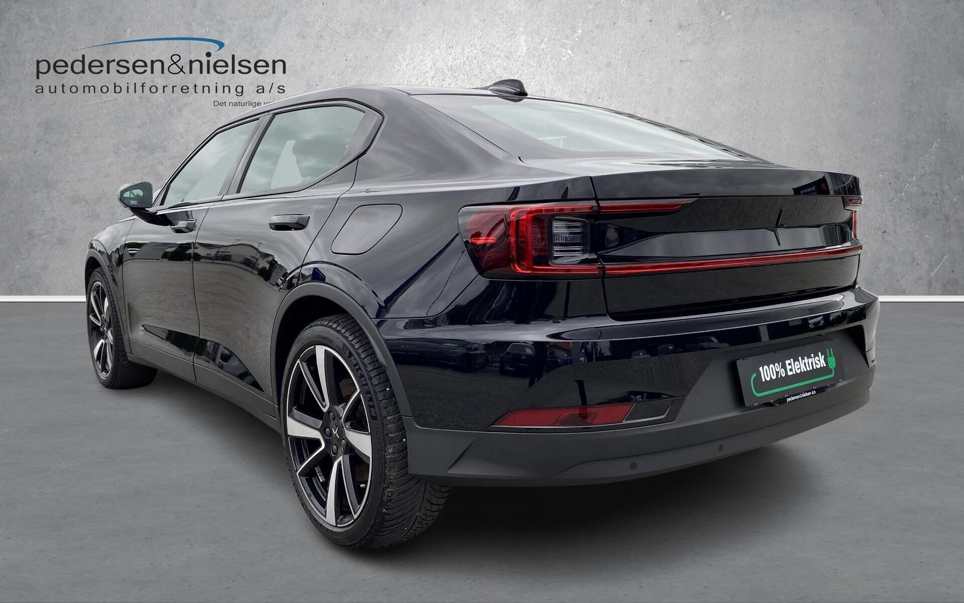 Sort Polestar 2 fra 2023